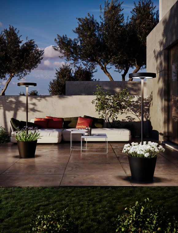 Zafferano Reverso Outdoor Solar Patio Lamp - BLACK